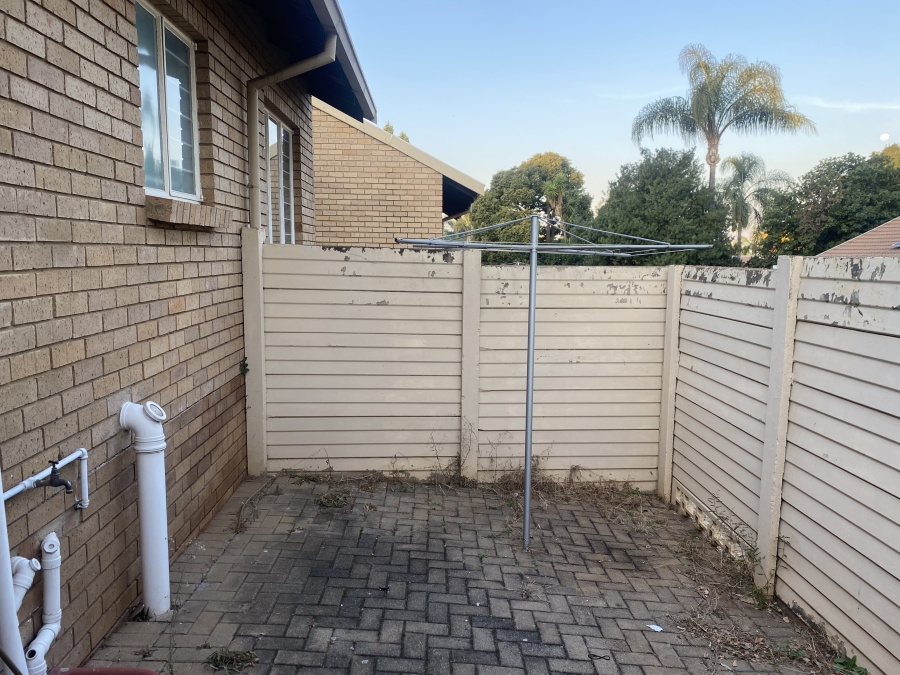 To Let 2 Bedroom Property for Rent in La Montagne Gauteng