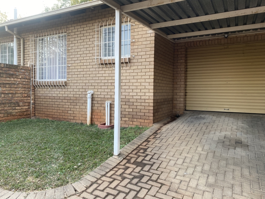 To Let 2 Bedroom Property for Rent in La Montagne Gauteng