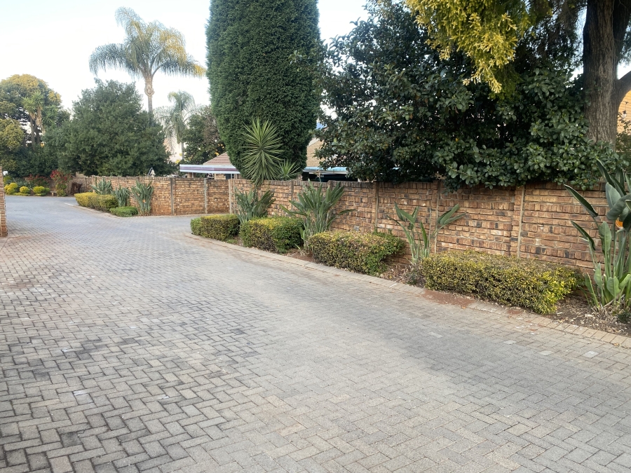 To Let 2 Bedroom Property for Rent in La Montagne Gauteng