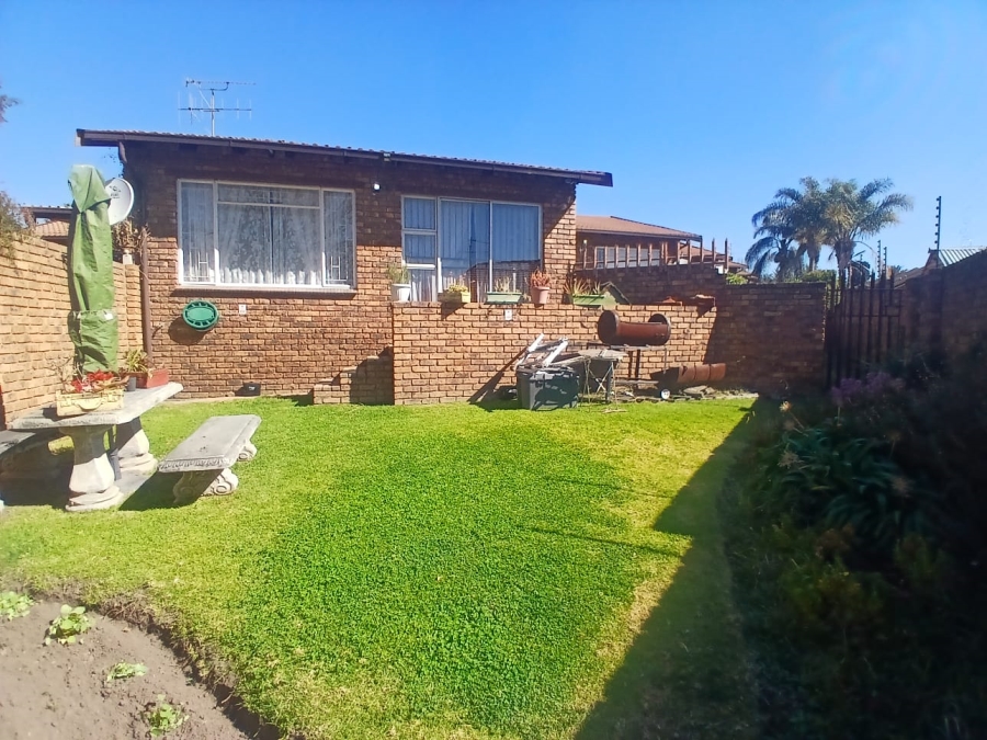 2 Bedroom Property for Sale in Birch Acres Gauteng