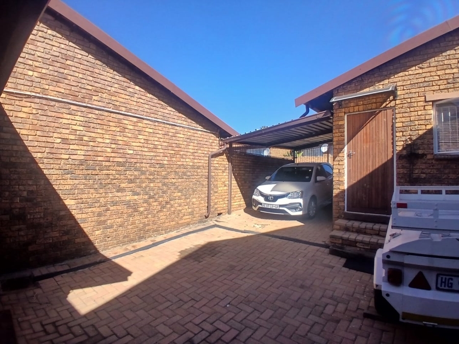 2 Bedroom Property for Sale in Birch Acres Gauteng