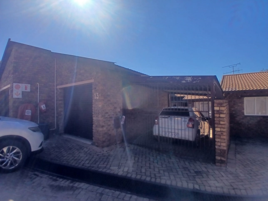 2 Bedroom Property for Sale in Birch Acres Gauteng