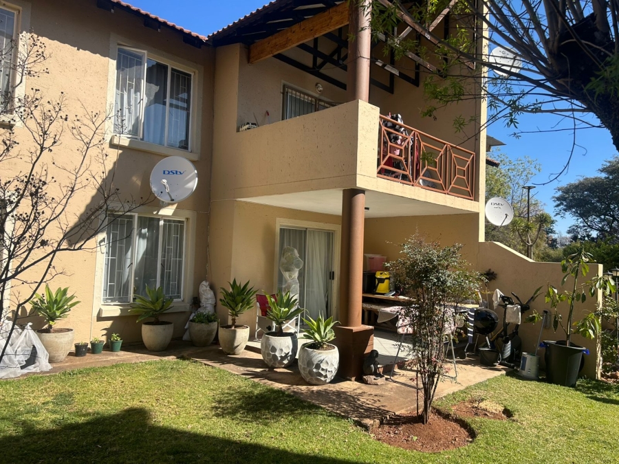 2 Bedroom Property for Sale in Die Hoewes Gauteng