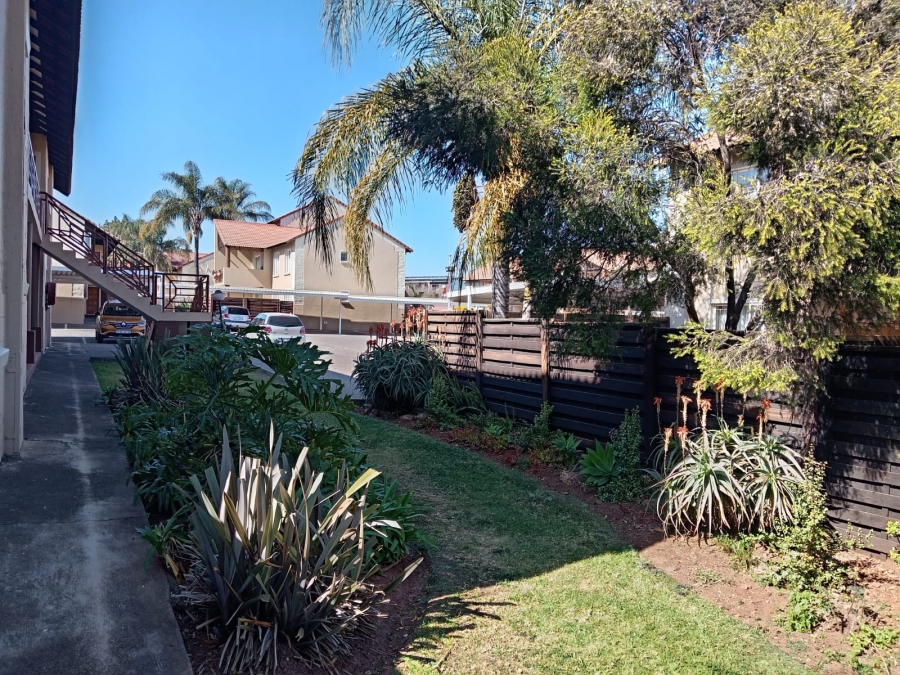 2 Bedroom Property for Sale in Die Hoewes Gauteng