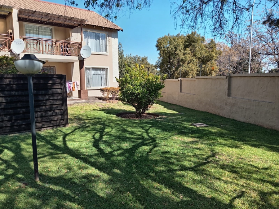 2 Bedroom Property for Sale in Die Hoewes Gauteng