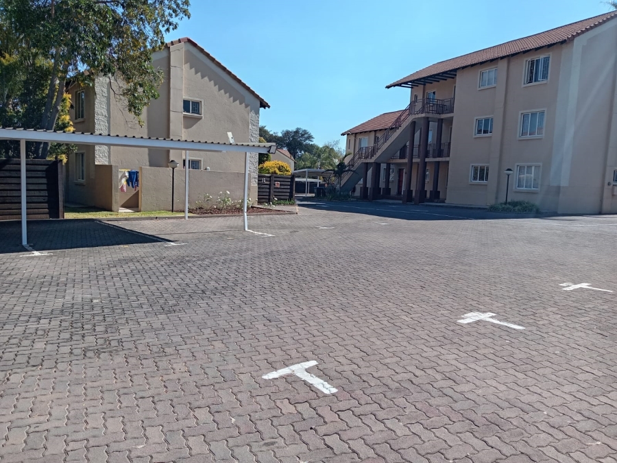 2 Bedroom Property for Sale in Die Hoewes Gauteng