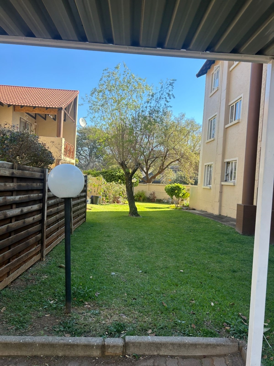2 Bedroom Property for Sale in Die Hoewes Gauteng