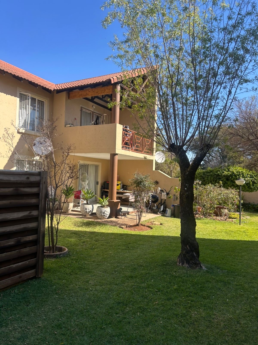 2 Bedroom Property for Sale in Die Hoewes Gauteng