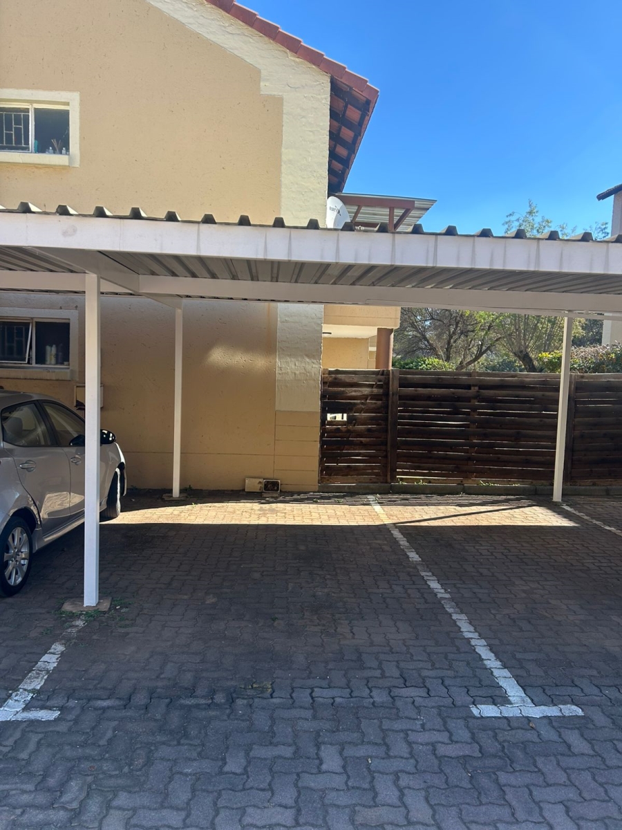 2 Bedroom Property for Sale in Die Hoewes Gauteng