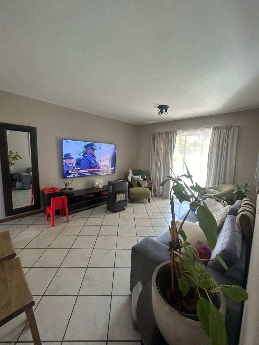 2 Bedroom Property for Sale in Die Hoewes Gauteng