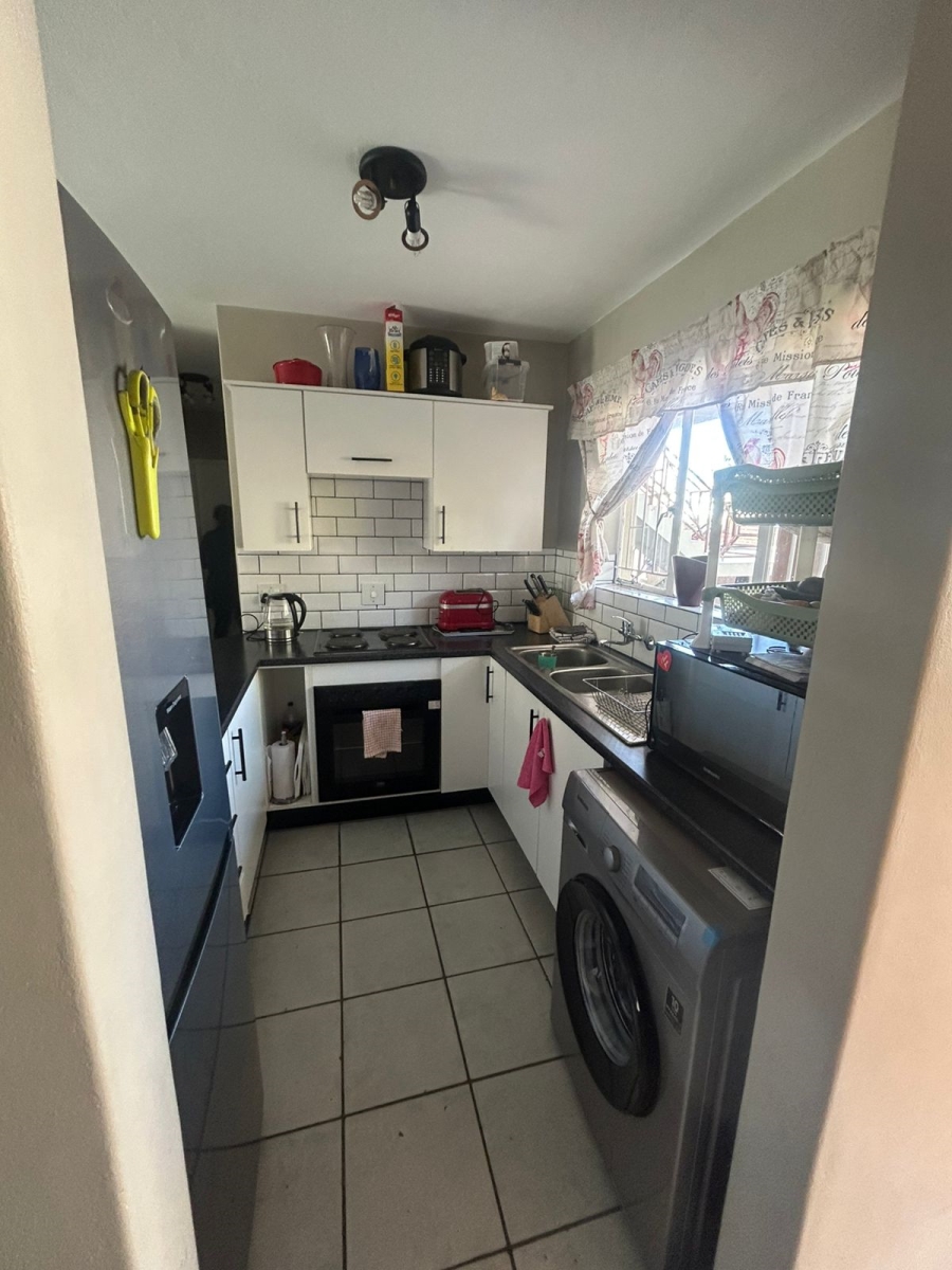 2 Bedroom Property for Sale in Die Hoewes Gauteng