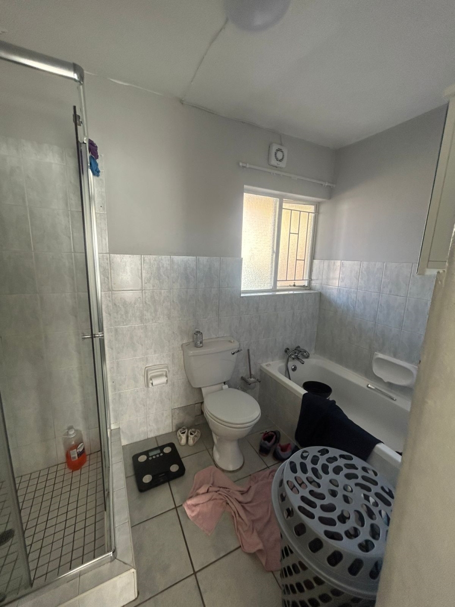 2 Bedroom Property for Sale in Die Hoewes Gauteng