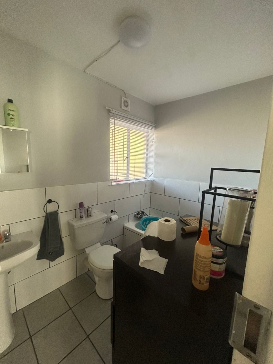 2 Bedroom Property for Sale in Die Hoewes Gauteng
