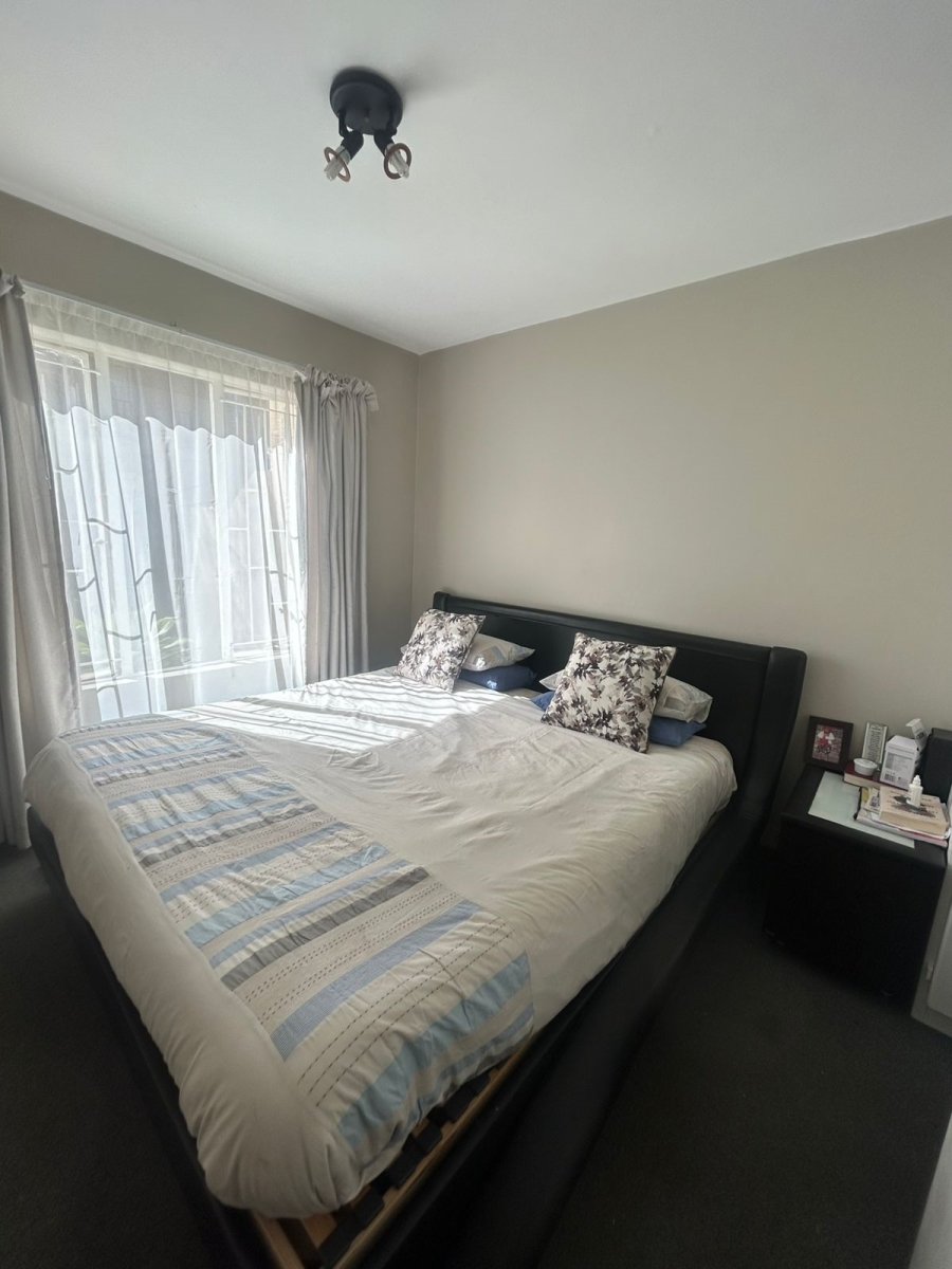 2 Bedroom Property for Sale in Die Hoewes Gauteng