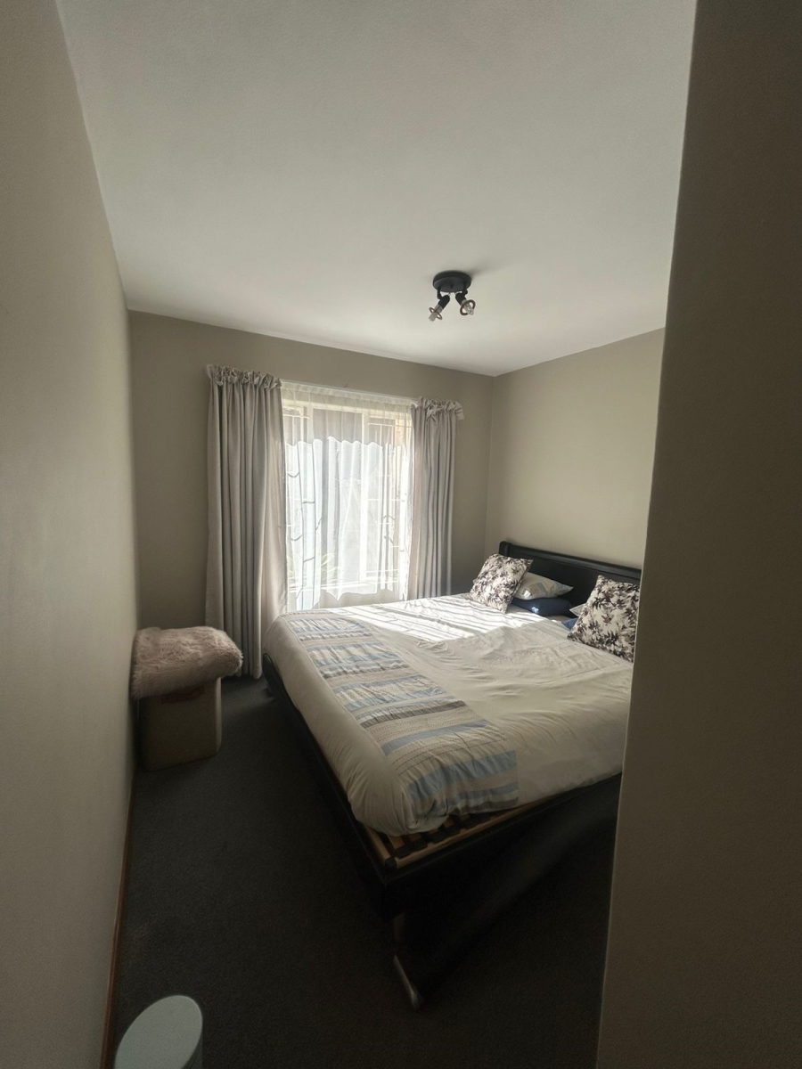 2 Bedroom Property for Sale in Die Hoewes Gauteng