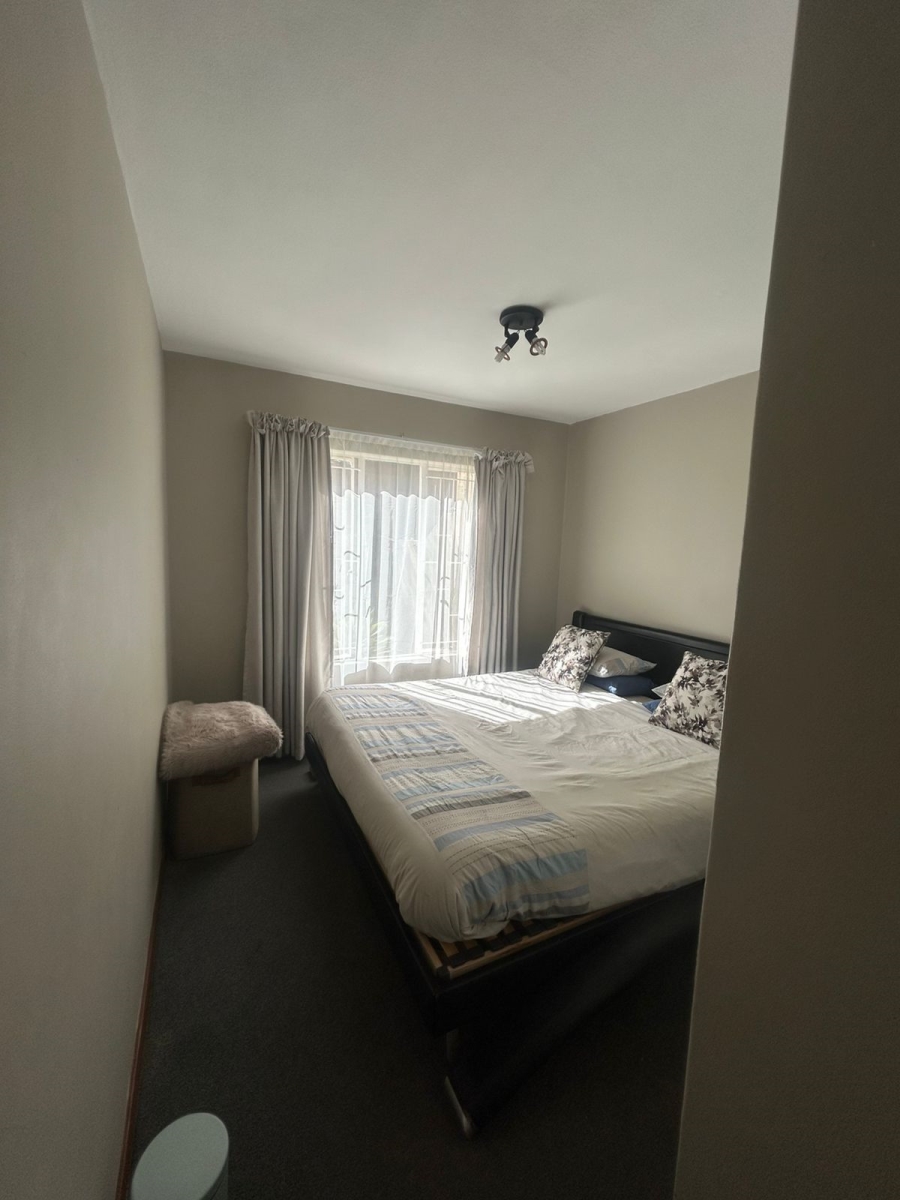2 Bedroom Property for Sale in Die Hoewes Gauteng