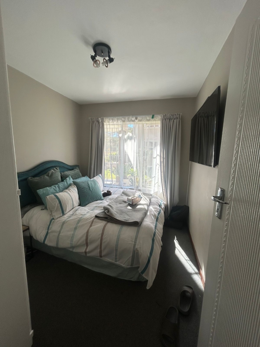 2 Bedroom Property for Sale in Die Hoewes Gauteng