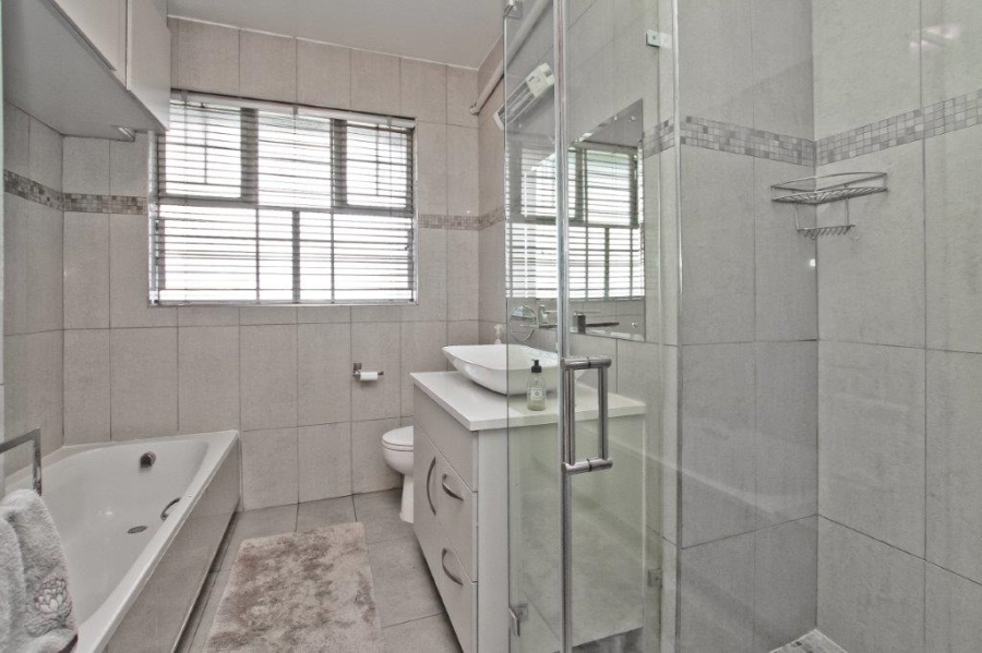 To Let 2 Bedroom Property for Rent in Melrose Gauteng