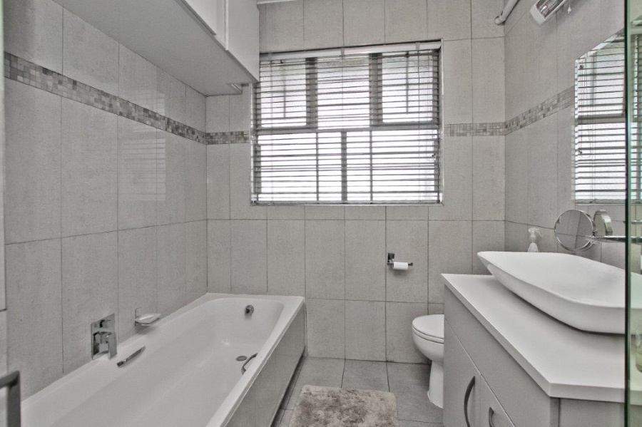 To Let 2 Bedroom Property for Rent in Melrose Gauteng