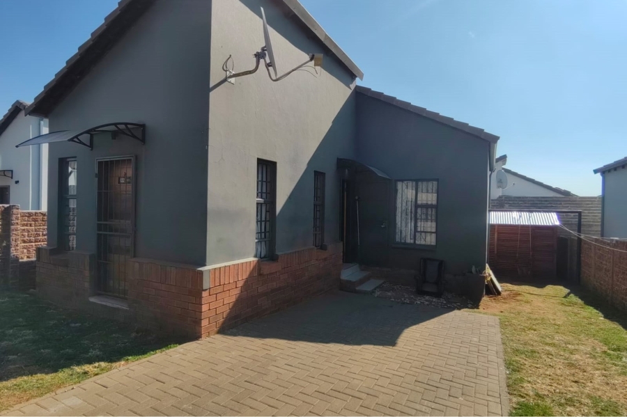 To Let 3 Bedroom Property for Rent in South Hills Gauteng