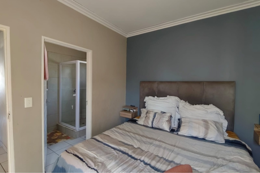 To Let 3 Bedroom Property for Rent in South Hills Gauteng