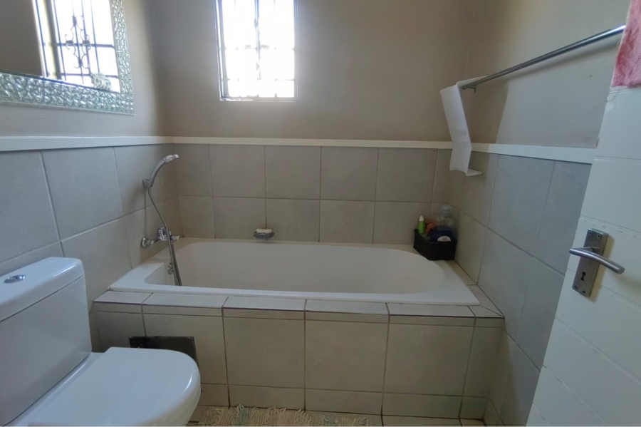 To Let 3 Bedroom Property for Rent in South Hills Gauteng