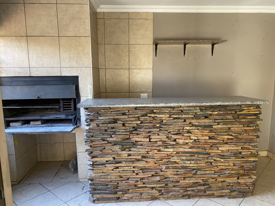 4 Bedroom Property for Sale in The Wilds Gauteng