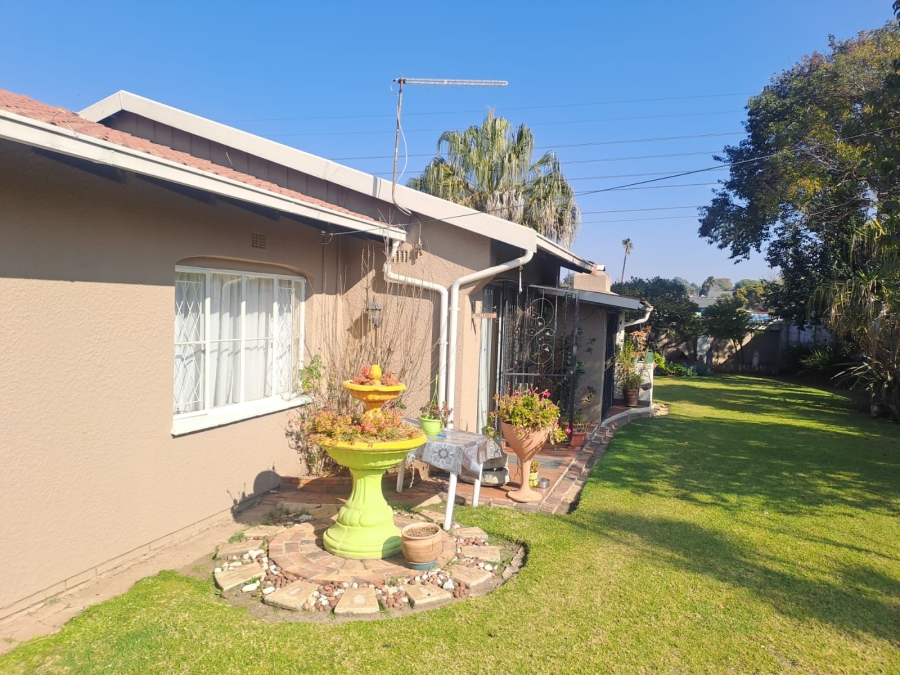 3 Bedroom Property for Sale in Verwoerdpark Gauteng