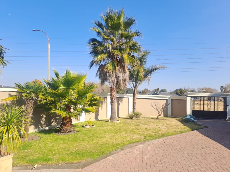 3 Bedroom Property for Sale in Verwoerdpark Gauteng