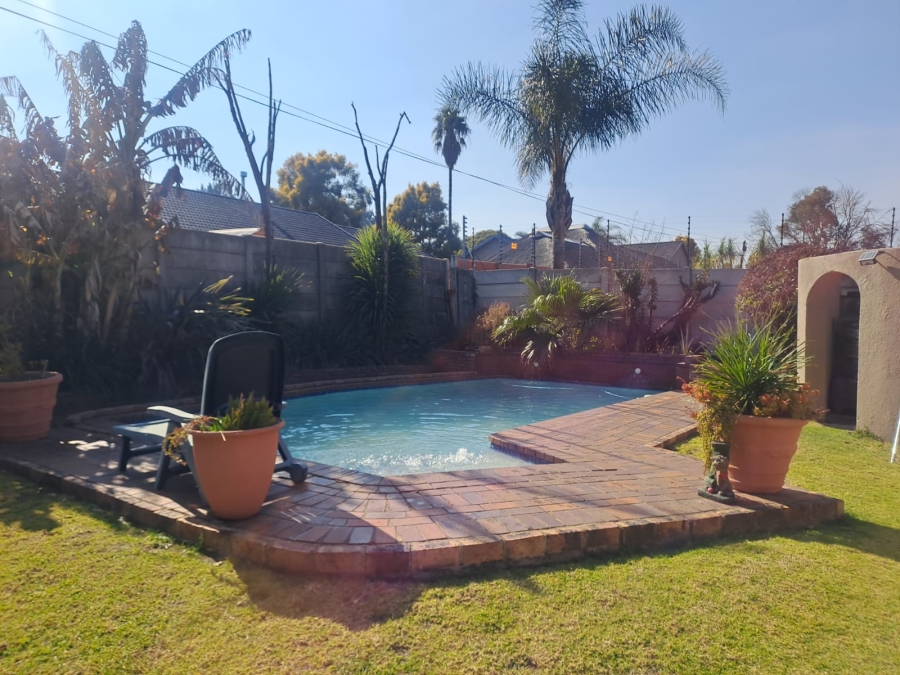 3 Bedroom Property for Sale in Verwoerdpark Gauteng