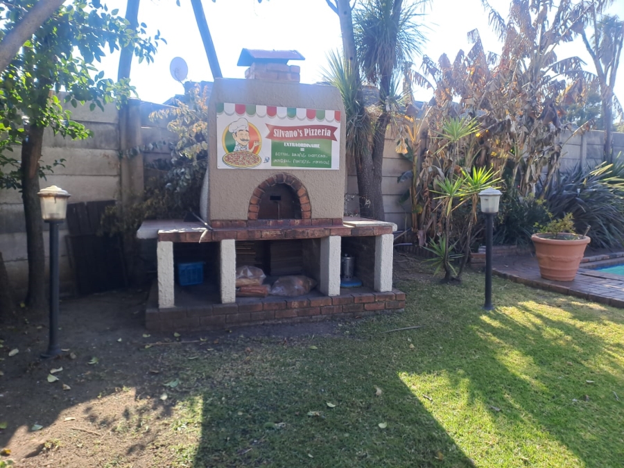 3 Bedroom Property for Sale in Verwoerdpark Gauteng