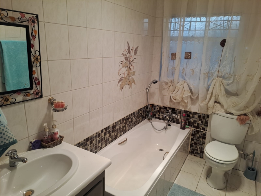 3 Bedroom Property for Sale in Verwoerdpark Gauteng