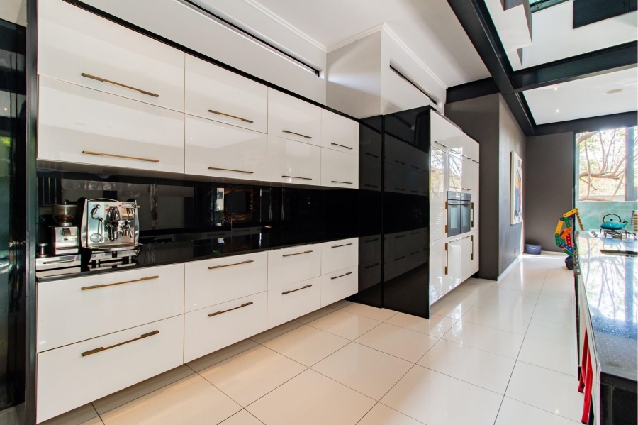 4 Bedroom Property for Sale in Greenstone Hill Gauteng