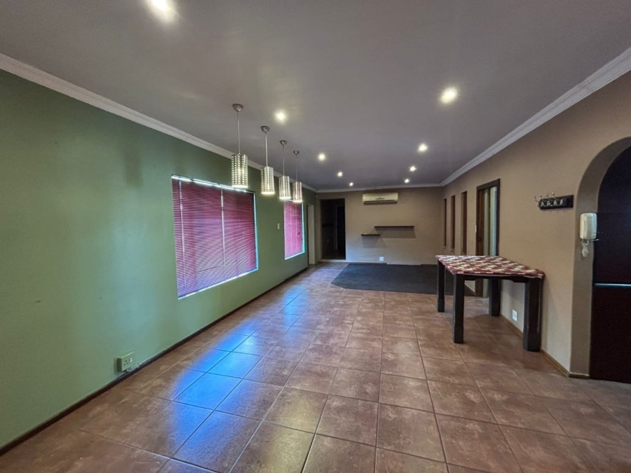 6 Bedroom Property for Sale in Wierda Park Gauteng