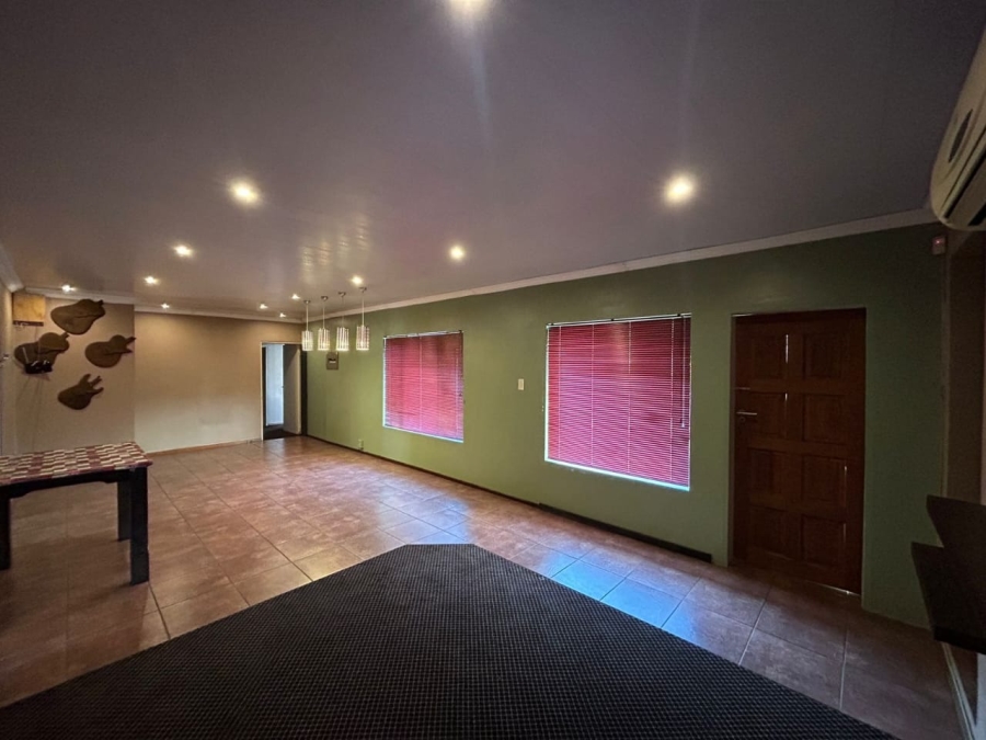 6 Bedroom Property for Sale in Wierda Park Gauteng
