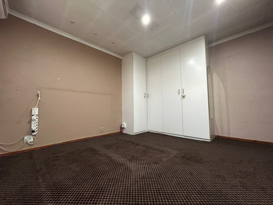 6 Bedroom Property for Sale in Wierda Park Gauteng