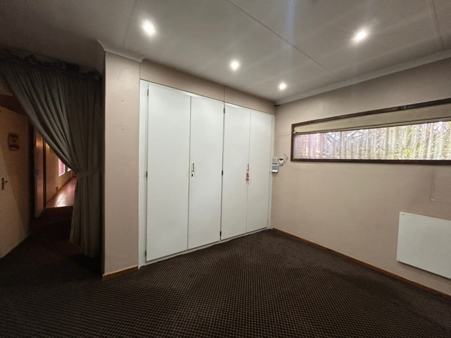 6 Bedroom Property for Sale in Wierda Park Gauteng