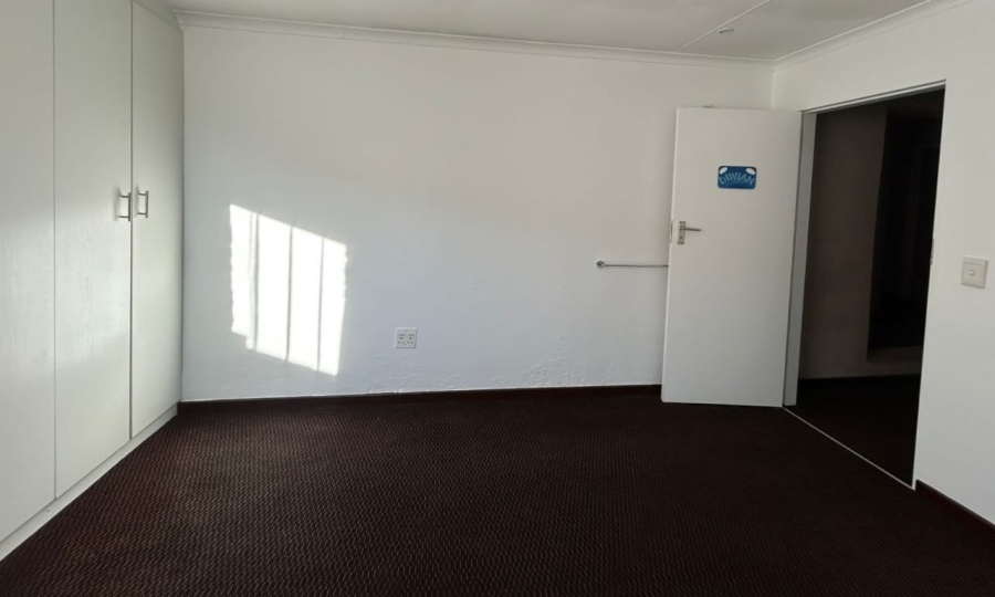 6 Bedroom Property for Sale in Wierda Park Gauteng