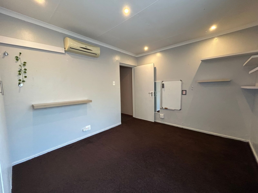 6 Bedroom Property for Sale in Wierda Park Gauteng