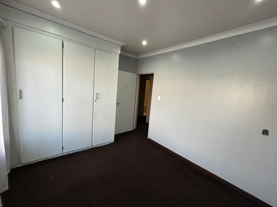 6 Bedroom Property for Sale in Wierda Park Gauteng