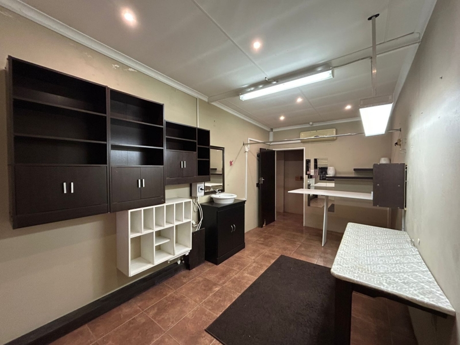 6 Bedroom Property for Sale in Wierda Park Gauteng