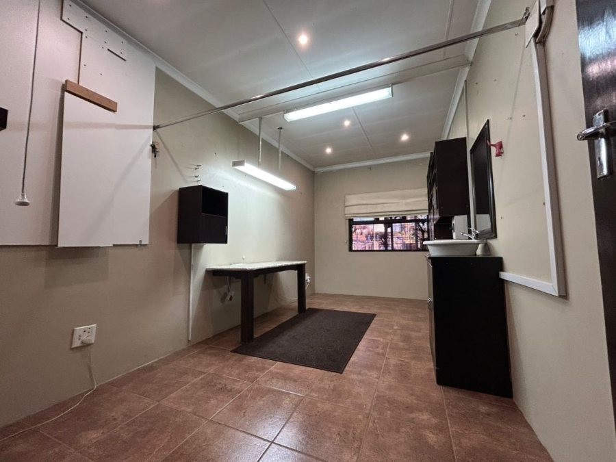 6 Bedroom Property for Sale in Wierda Park Gauteng