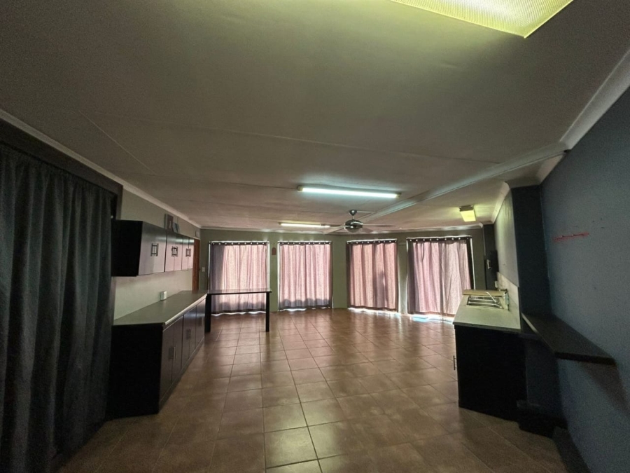 6 Bedroom Property for Sale in Wierda Park Gauteng