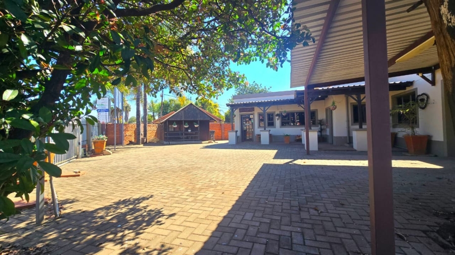 6 Bedroom Property for Sale in Wierda Park Gauteng