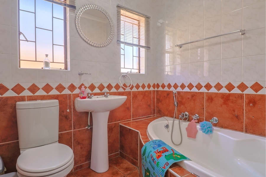 3 Bedroom Property for Sale in Amberfield Gauteng