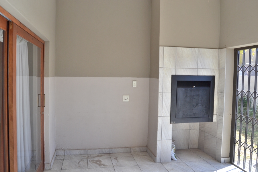 4 Bedroom Property for Sale in Thatchfield Estate Gauteng