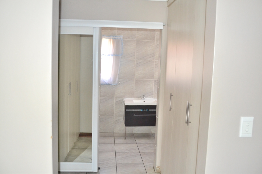 4 Bedroom Property for Sale in Thatchfield Estate Gauteng