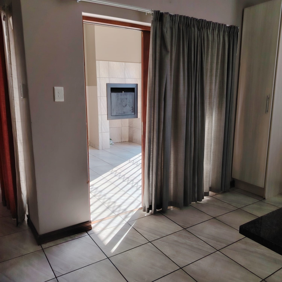 4 Bedroom Property for Sale in Thatchfield Estate Gauteng