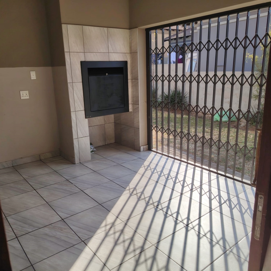 4 Bedroom Property for Sale in Thatchfield Estate Gauteng