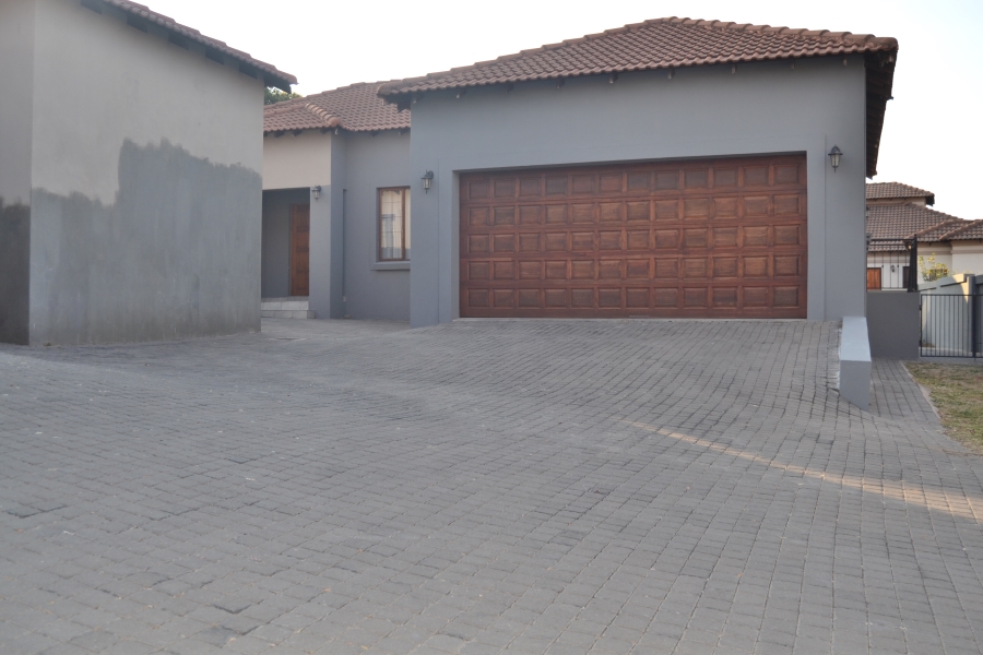 4 Bedroom Property for Sale in Thatchfield Estate Gauteng